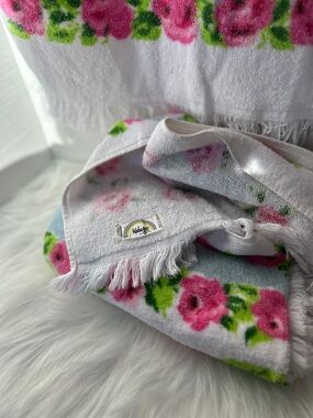 Vintage Floral Fringe Bath Towel - Pink & Green Roses x 2